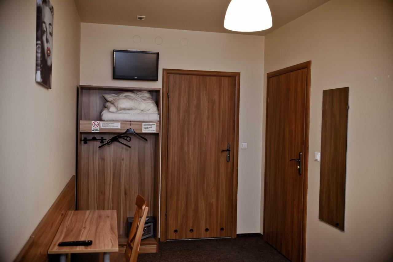 Kolumny 217- Tanie Noclegi Pracownicze, Parking Bezplatny Łódź Exterior foto